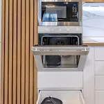 Stylish 1br Flat Garden Balcony Parking Apartment