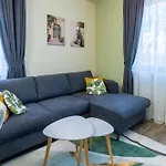 Apartment Stylish 1br Flat Garden Balcony Parking