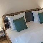Apartment Stylish 1br Flat Garden Balcony Parking *