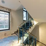 Stylish 1br Flat Garden Balcony Parking Apartment