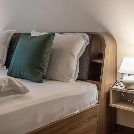 Stylish 1br Flat Garden Balcony Parking *