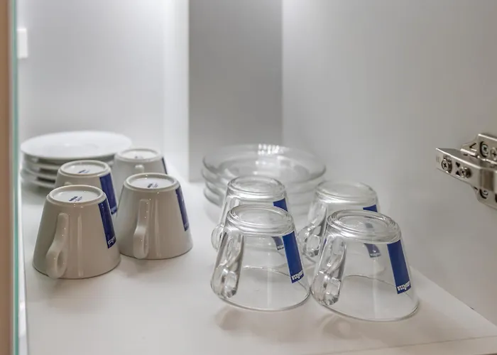 Stylish 1br Flat Garden Balcony Parking شقة فارنا