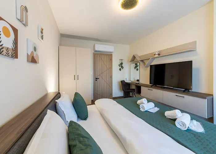 Stylish 1br Flat Garden Balcony Parking * فارنا