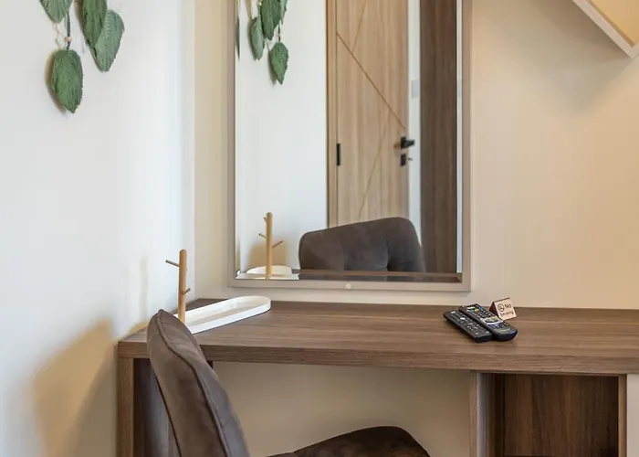 Stylish 1br Flat Garden Balcony Parking * فارنا