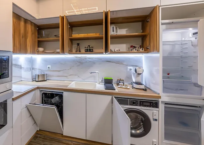 Stylish 1br Flat Garden Balcony Parking