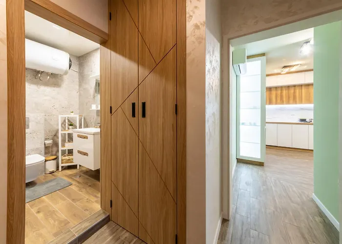 Stylish 1br Flat Garden Balcony Parking فارنا