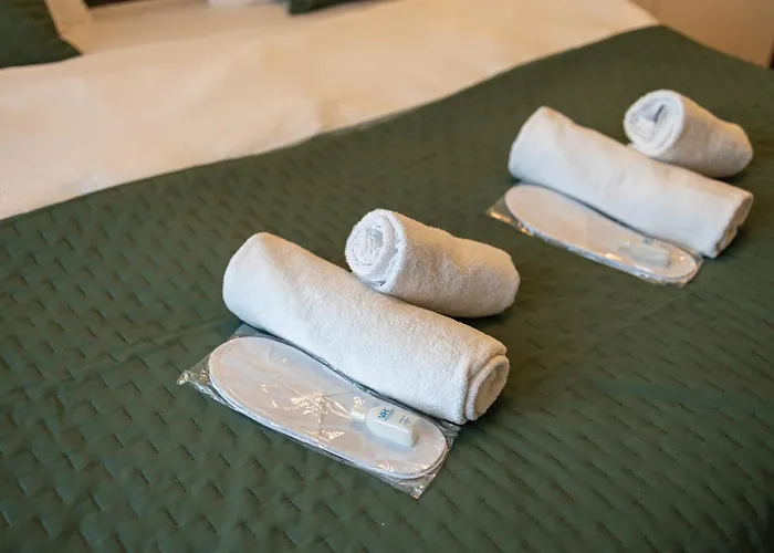 Stylish 1br Flat Garden Balcony Parking فارنا