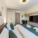 Stylish 1br Flat Garden Balcony Parking * Várna
